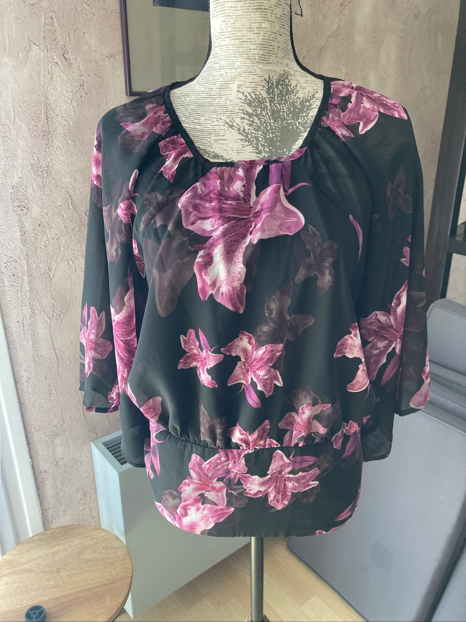 Très jolie blouse taille 56